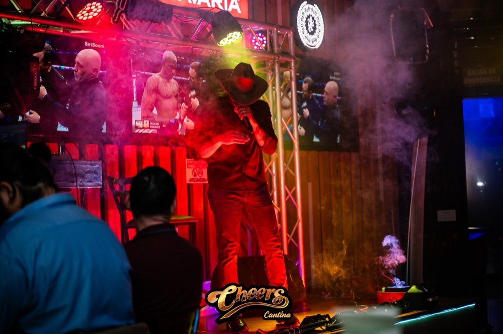 Cabina de DJ en Cheers