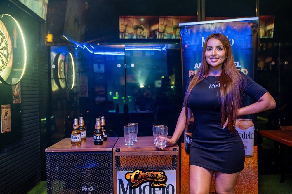 Banda en vivo en Cheers