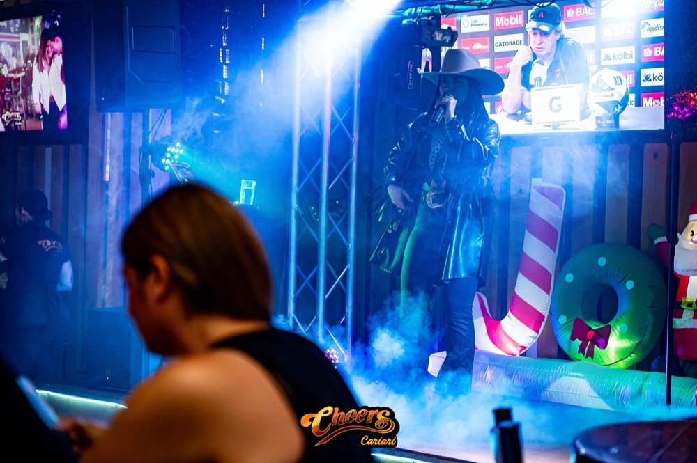 Show en vivo en Cheers Cariari